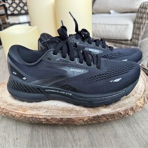 ~Brooks~ Women's Adrenaline GTS 23! Size 7.5